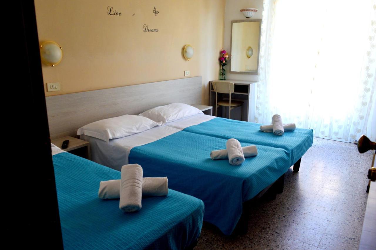 Hotel Cirene Ρίμινι Εξωτερικό φωτογραφία
