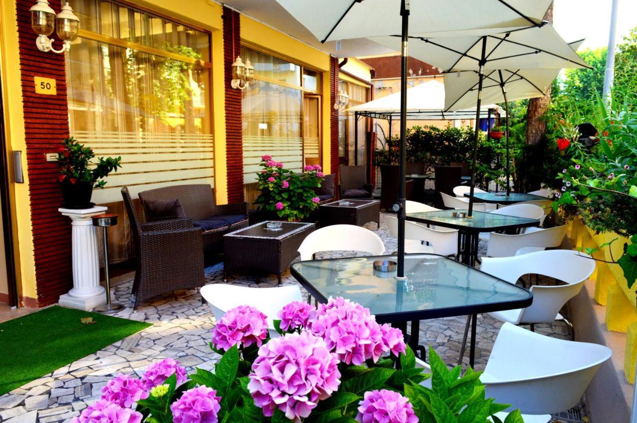 Hotel Cirene Ρίμινι Εξωτερικό φωτογραφία