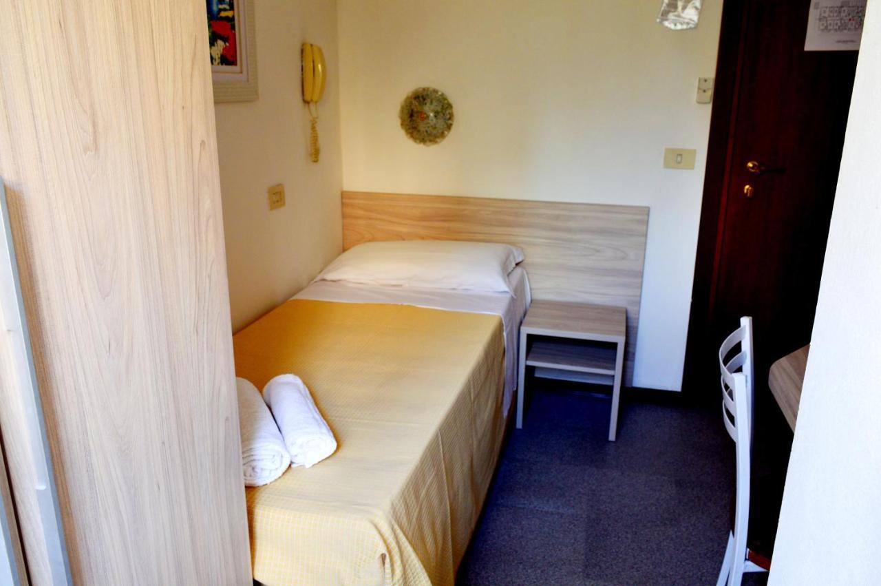 Hotel Cirene Ρίμινι Εξωτερικό φωτογραφία