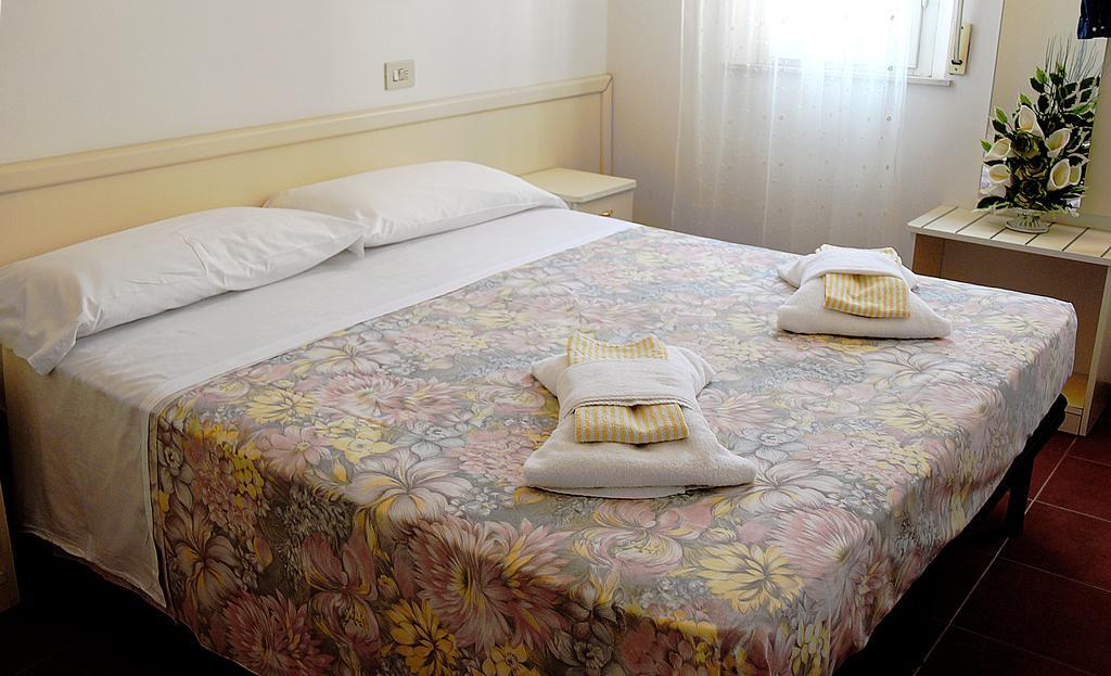 Hotel Cirene Ρίμινι Δωμάτιο φωτογραφία